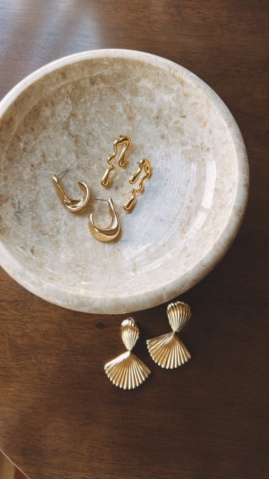 Twisted Earrings in Gold