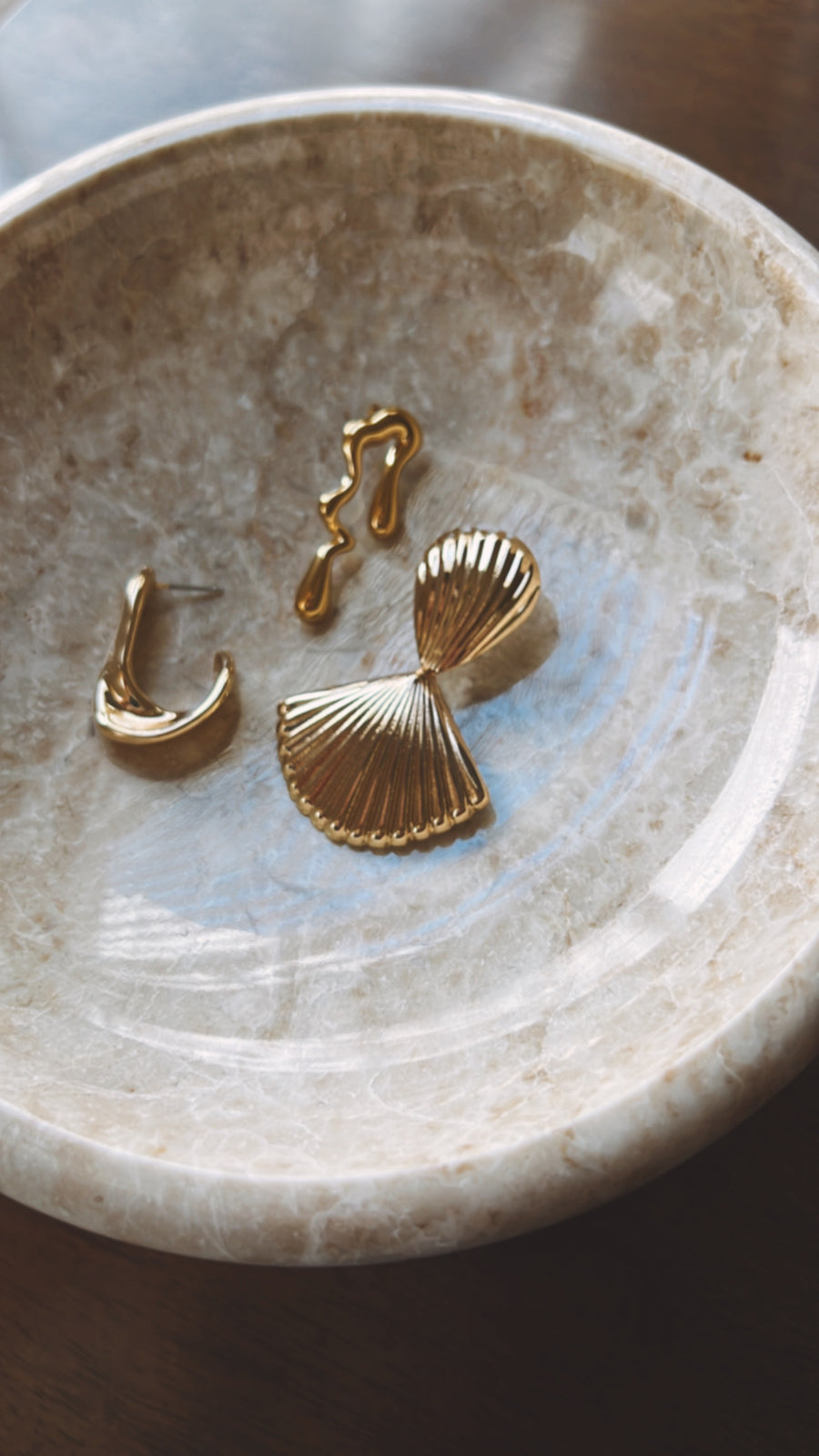 Twisted Earrings in Gold